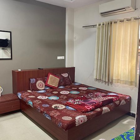 Satguru Guest House อุจเจน ภายนอก รูปภาพ