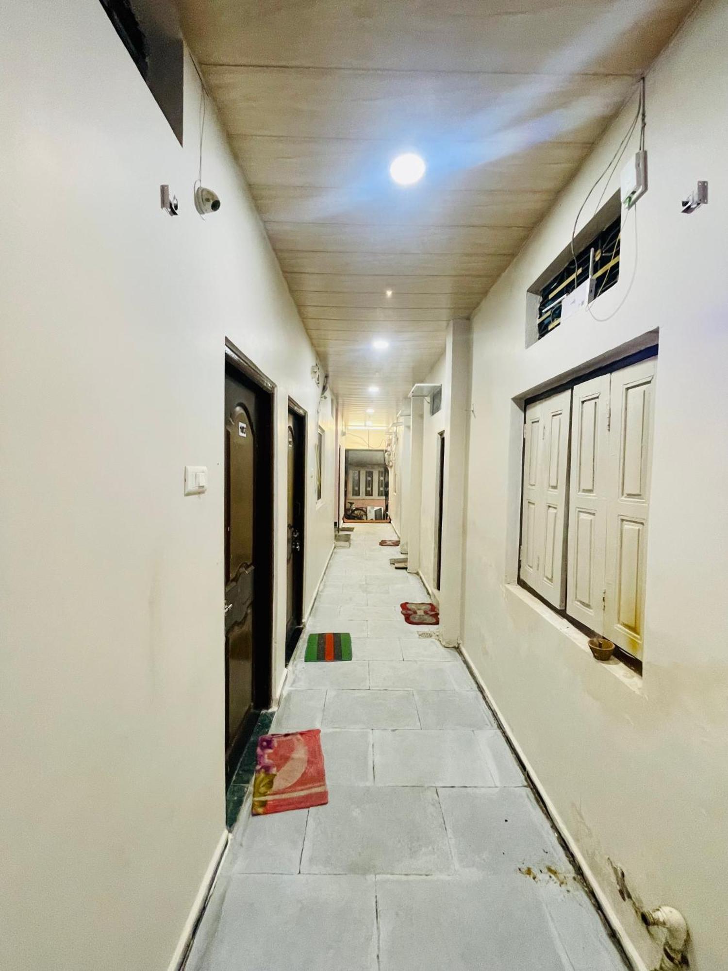 Satguru Guest House อุจเจน ภายนอก รูปภาพ