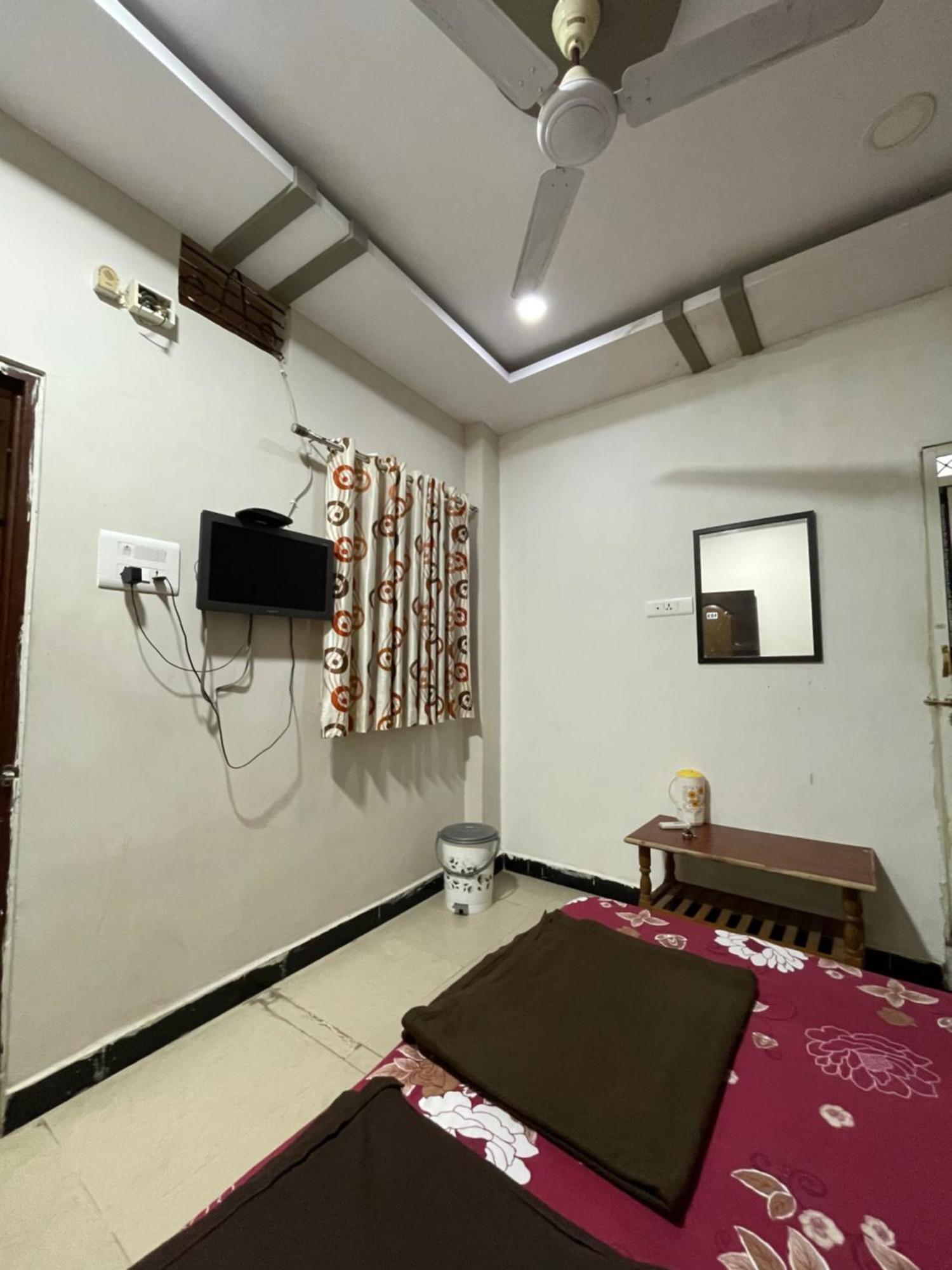Satguru Guest House อุจเจน ภายนอก รูปภาพ
